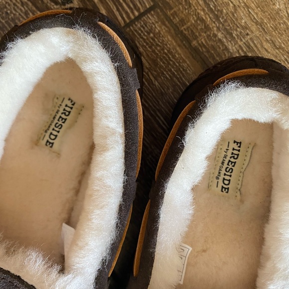 NWOT FIRESIDE by DEARFOAMS brown suede slip on slippers - Picture 14 of 14
